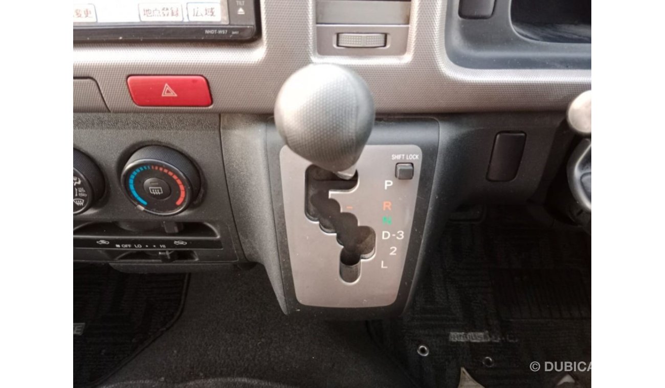 Toyota Hiace TOYOTA HIACE VAN RIGHT HAND DRIVE (PM1585)
