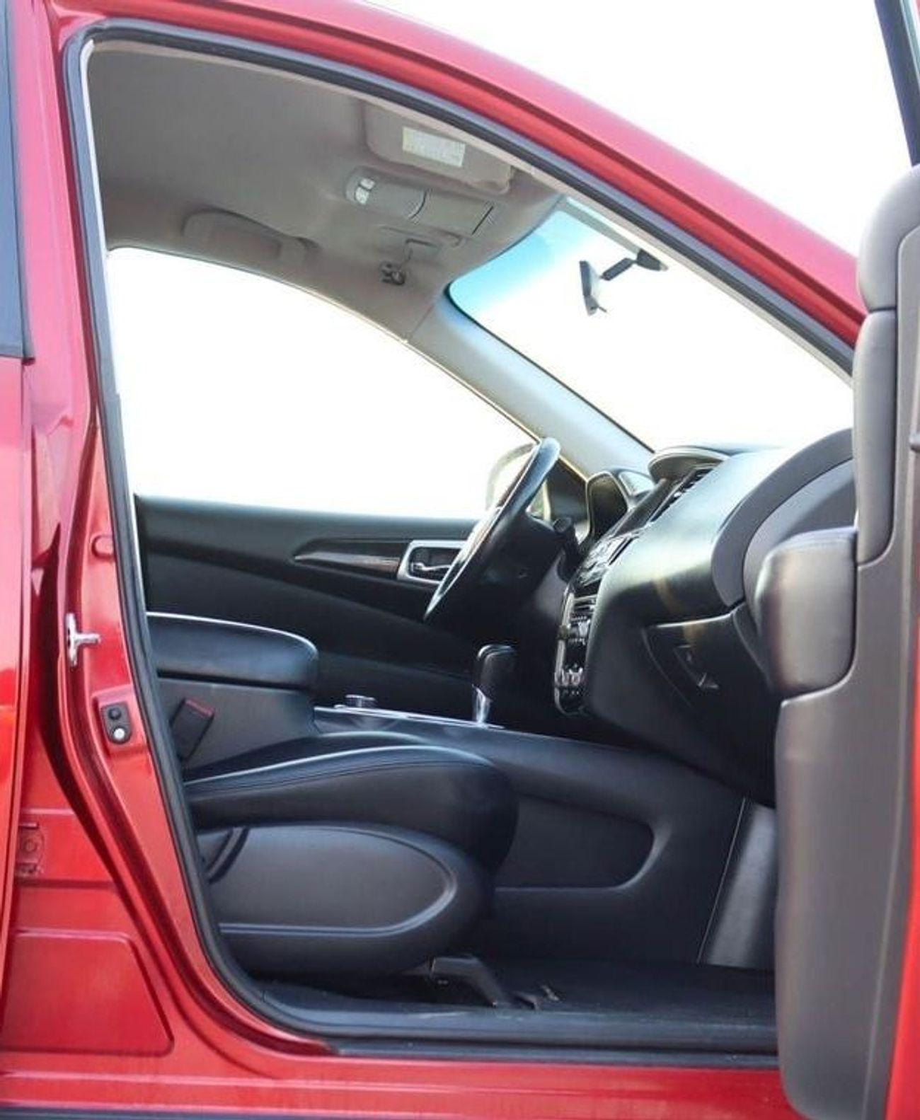 Nissan Pathfinder SV 3.5L (271 HP) nissan pathfinder 2013 American in excellent condition