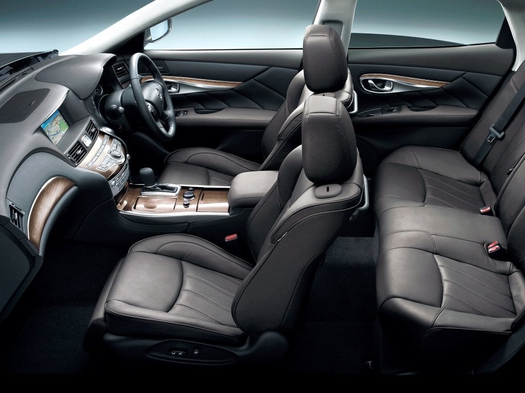 Nissan Fuga interior - Seats