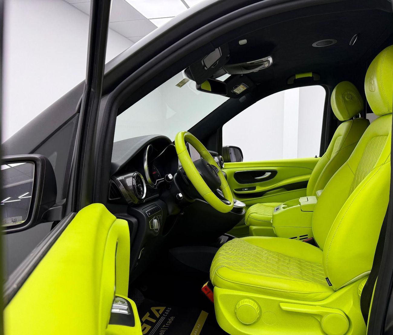 Mercedes Maybach V250 Maybach 2023 Mercedes Benz V250 Maybach Kit, 2028 Mercedes Warranty, Low Km, Excellent Condition, GCC