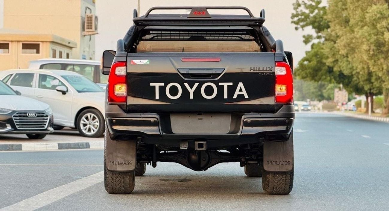 Toyota Hilux HEAVY OFF ROAD MODIFIED | BULL BAR WITH FOCUSED LIGHTS | DOUBLE CABIN | POWER SEATS | AUTO | 2020