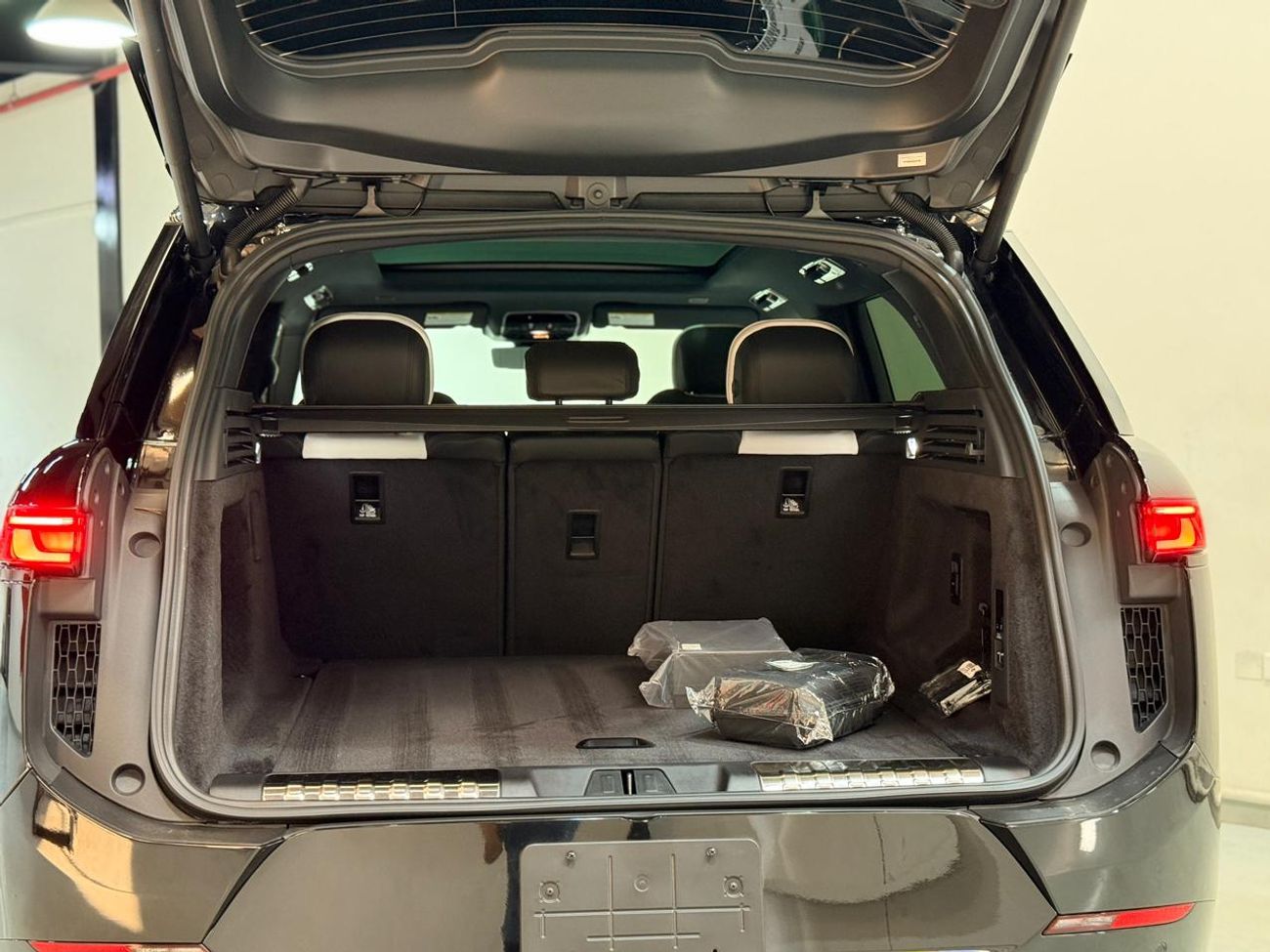 لاند روفر رينج روفر سبورت P400 DYNAMIC SE 2025