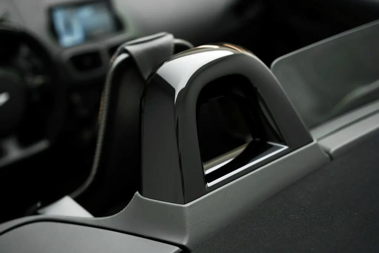 Aston Martin Vantage V12 6.0L V12