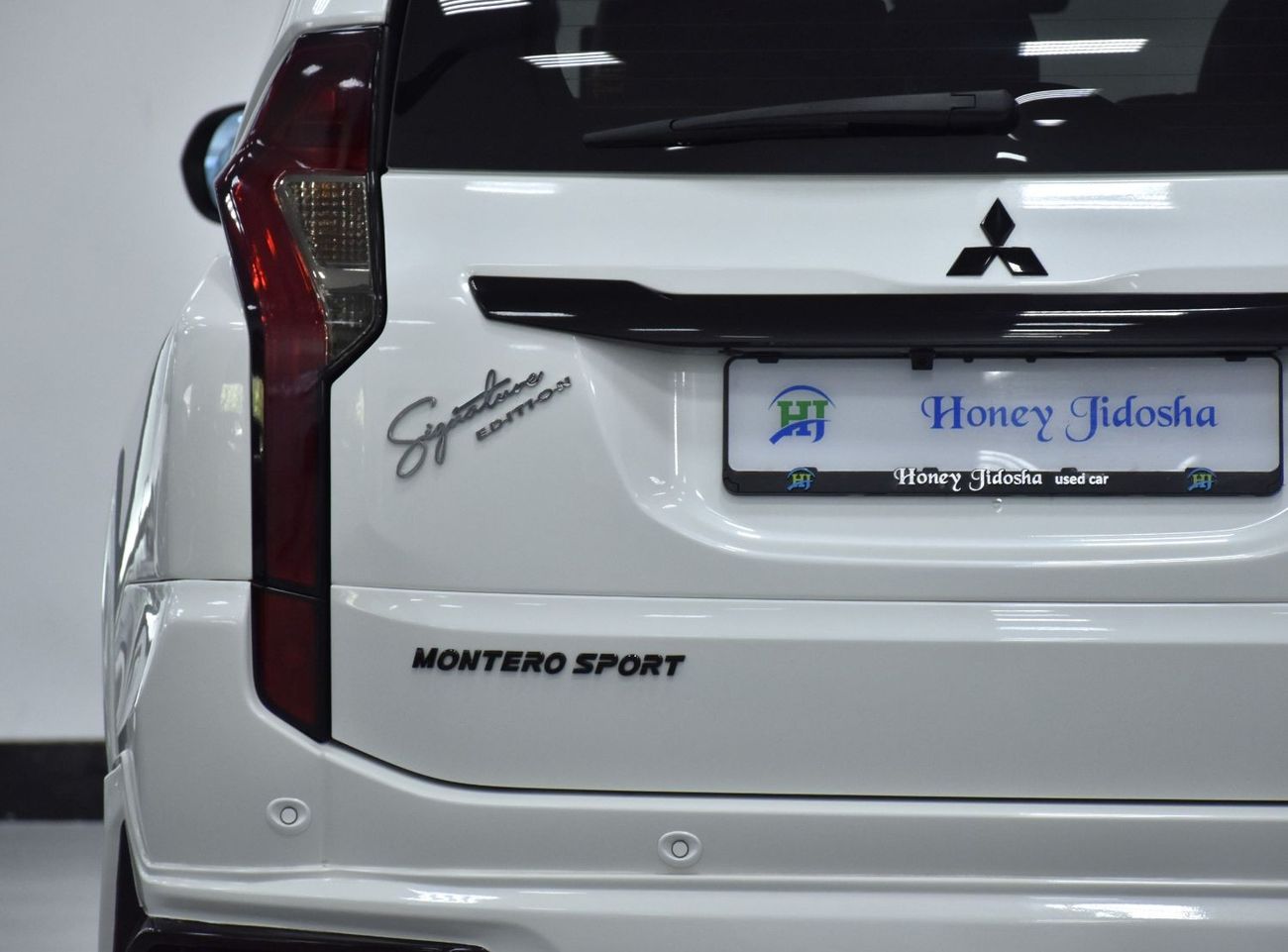Mitsubishi Montero EXCELLENT DEAL for our Mitsubishi Montero Sport Signature Edition ( 2019 Model ) in White Color GCC 