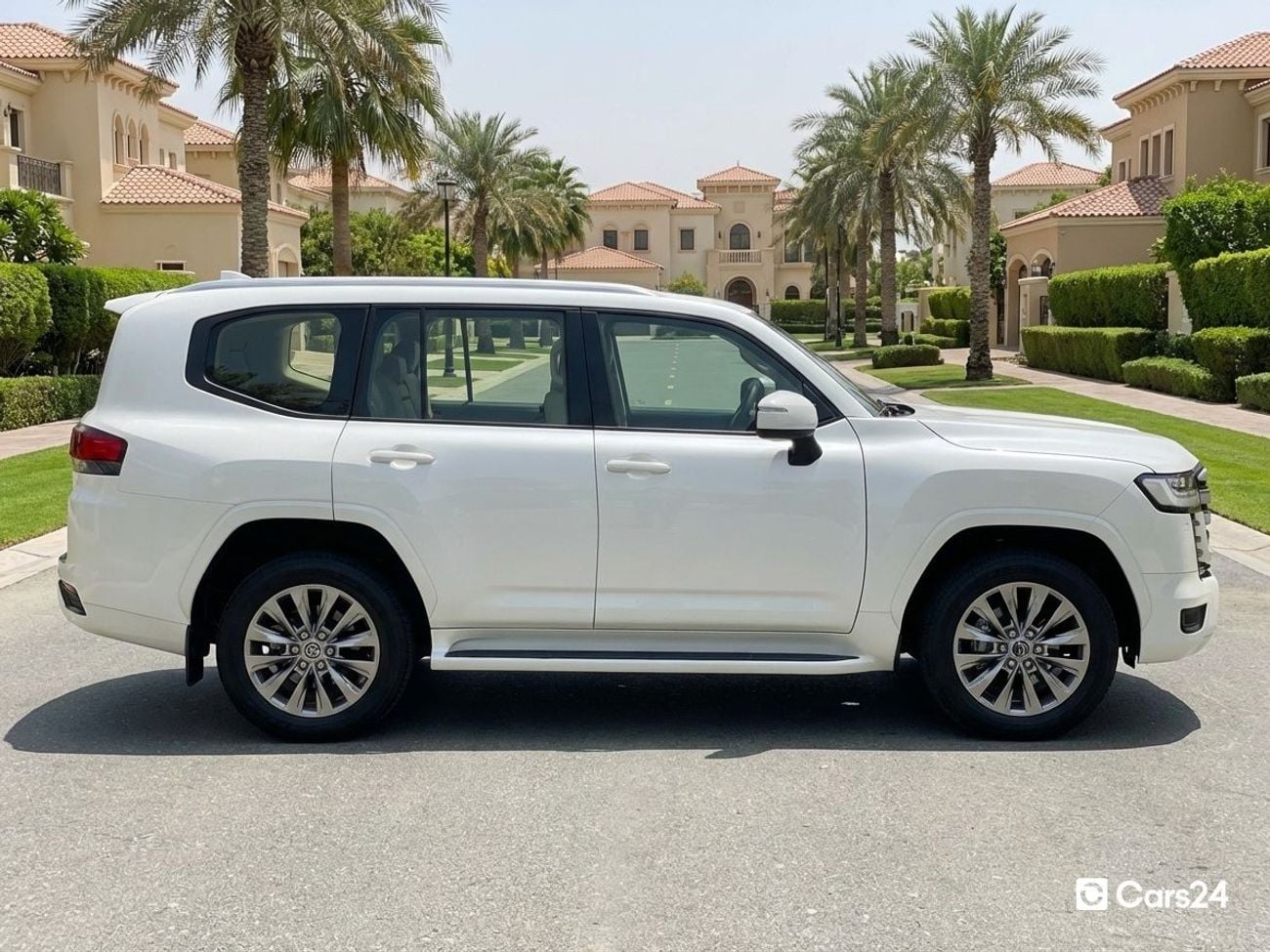 Toyota Land Cruiser 4L 2024 | 0 DP | 3348/Month | 30 Day Return | Service History