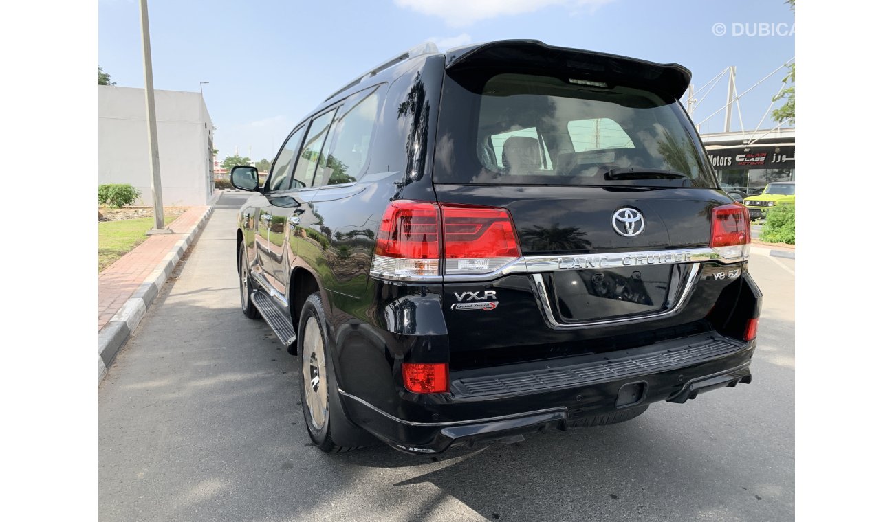 Toyota Land Cruiser VXR 5.7 MY2020 GCC ( Warranty 3 Years / 100,000 K.M )