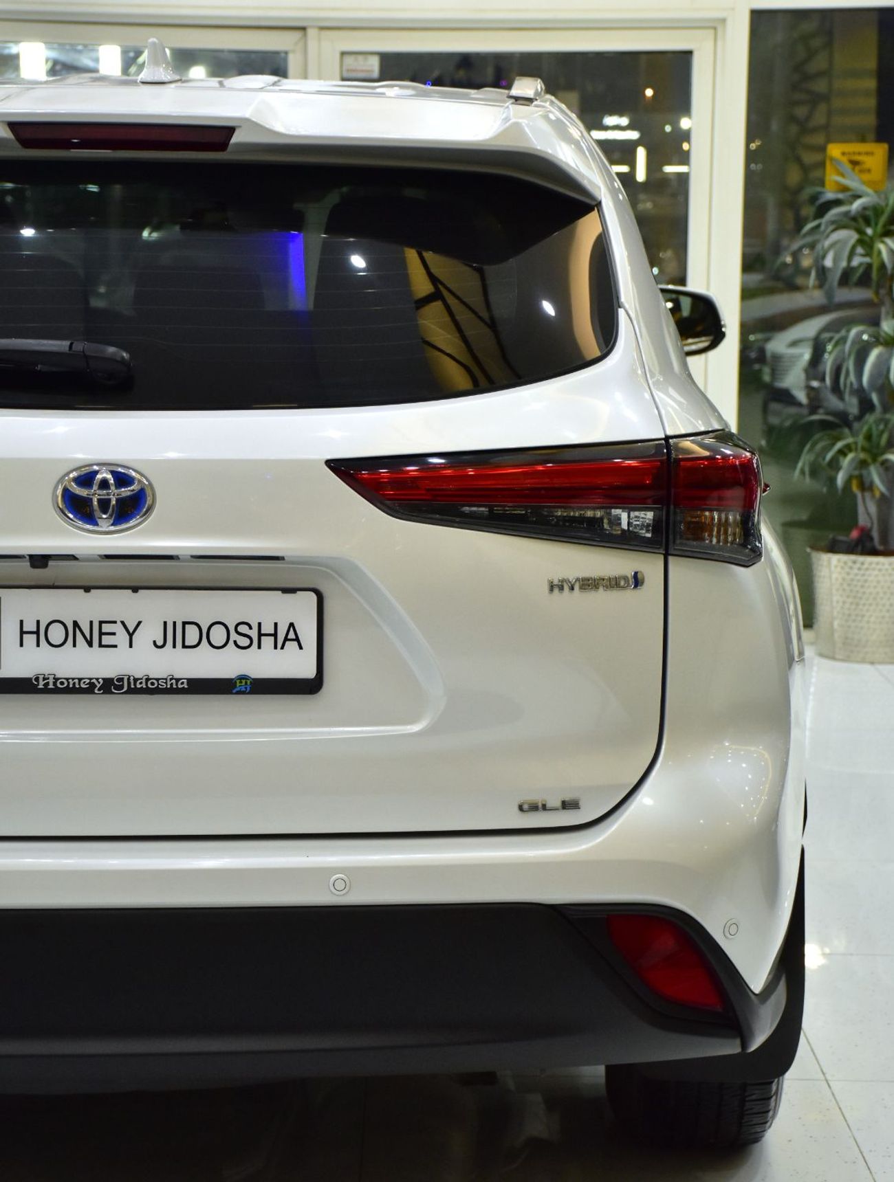 تويوتا هايلاندر EXCELLENT DEAL for our Toyota Highlander Hybrid GLE ( 2023 Model ) in White Color GCC Specs