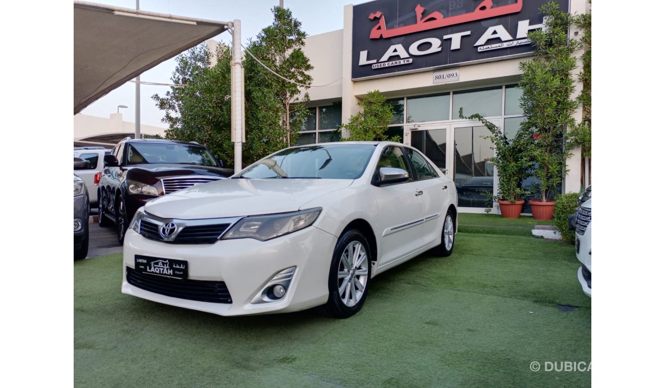 Toyota Camry 2012 GCC model, white color, beige interior, without accidents, rear camera control, Android screen,