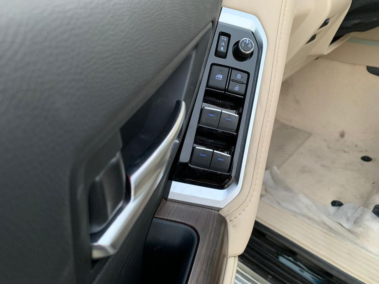 Toyota Land Cruiser GXR A/T 4.0L Gasoline