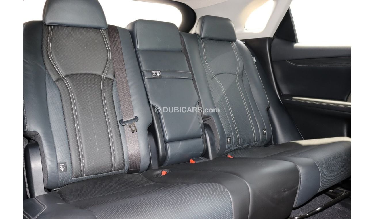 Lexus RX 300 Lexus RX300 Platinum / 2019 / 4 Cylinder