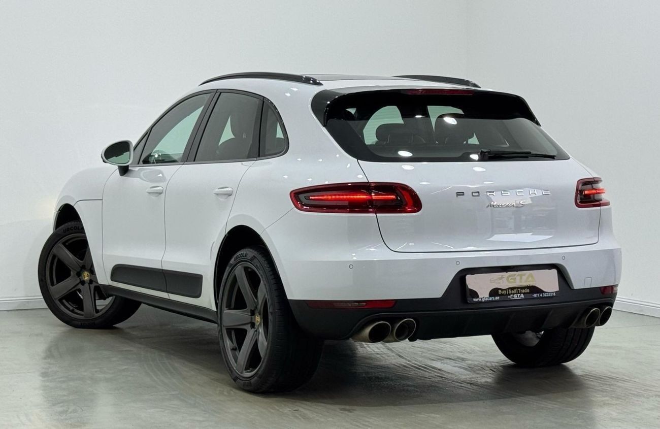 Porsche Macan S 3.0L (340 HP) 2017 Porsche Macan S, Full Service History, Sport Chrono Package, Excellent Conditio