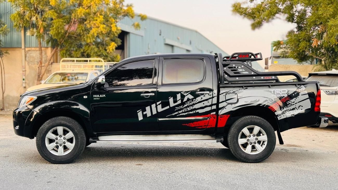 Toyota Hilux PREMIUM RED INTERIOR | MANUAL 2.5L DIESEL | LHD | 2007 | REAR VIEW CAMERA | PREMIUM SPORTS BAR WITH