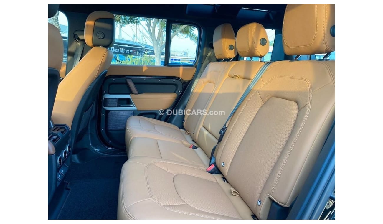 Land Rover Defender BLACK TAN GCC SPEC UNDER WARRANTY AND SERVICE