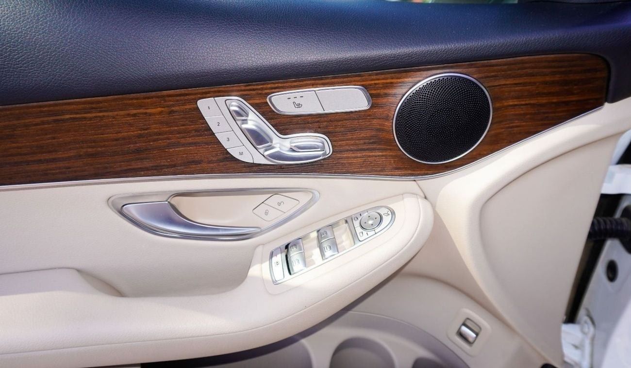 مرسيدس بنز GLC 300 4MATIC 2.0L Mercedes GLC300 AMG  OFFER PRICE 2022 FULLY LOADED