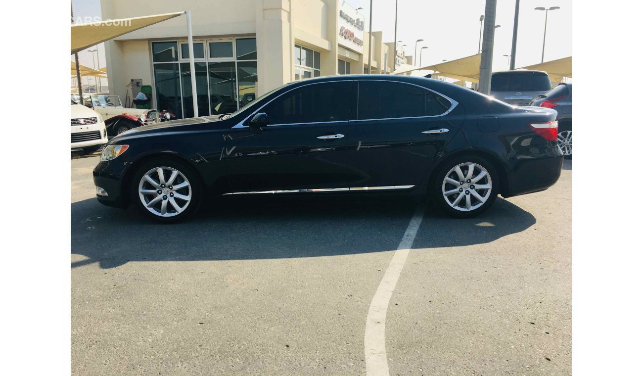 Lexus LS460 سياره نظيفه جدا بدون حوادث بحاله ممتاذه