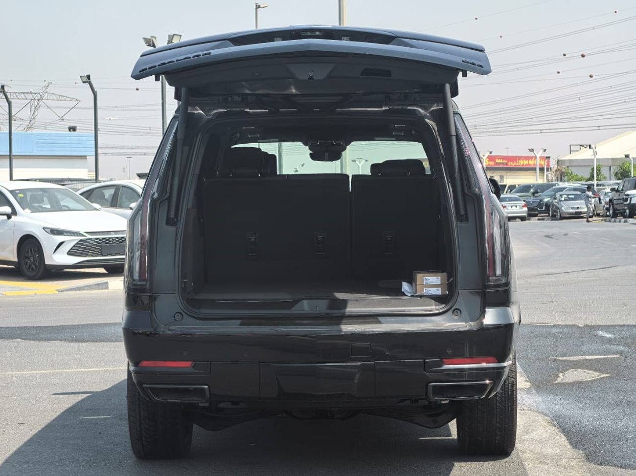 Cadillac Escalade ESV(Long)Sport Platinum Onyx Black Pkg | Fridge | 545k for local registration