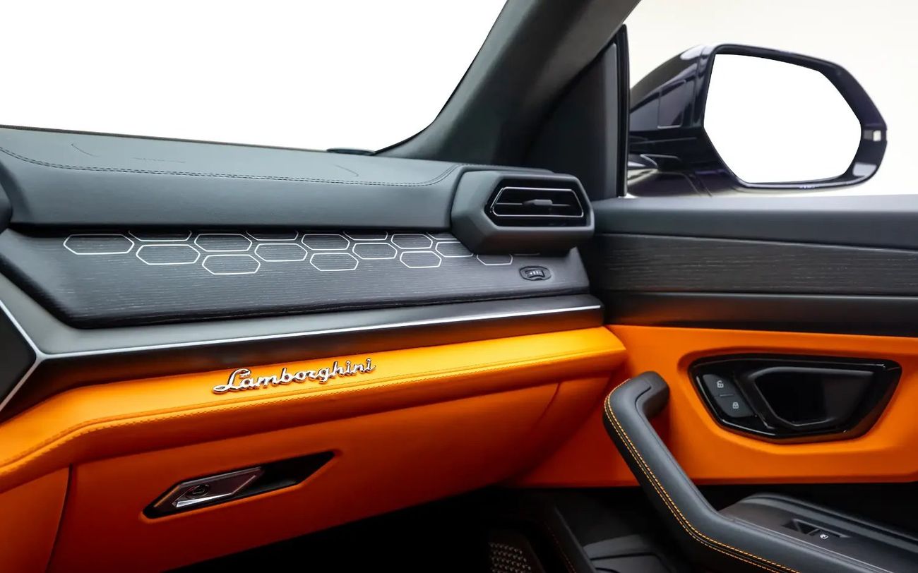 Lamborghini Urus SE - GCC Spec -With Dealer Warranty and Service Contract