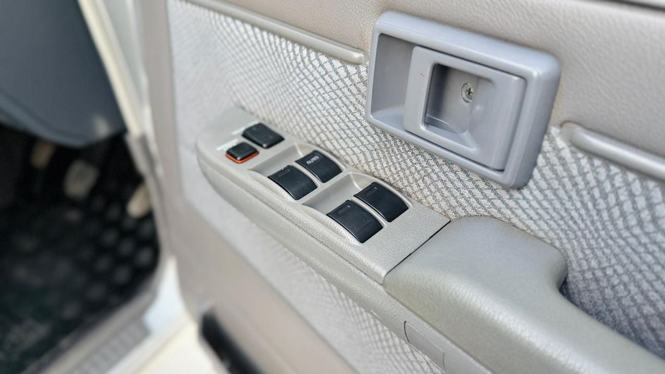 تويوتا لاند كروزر بيك آب -