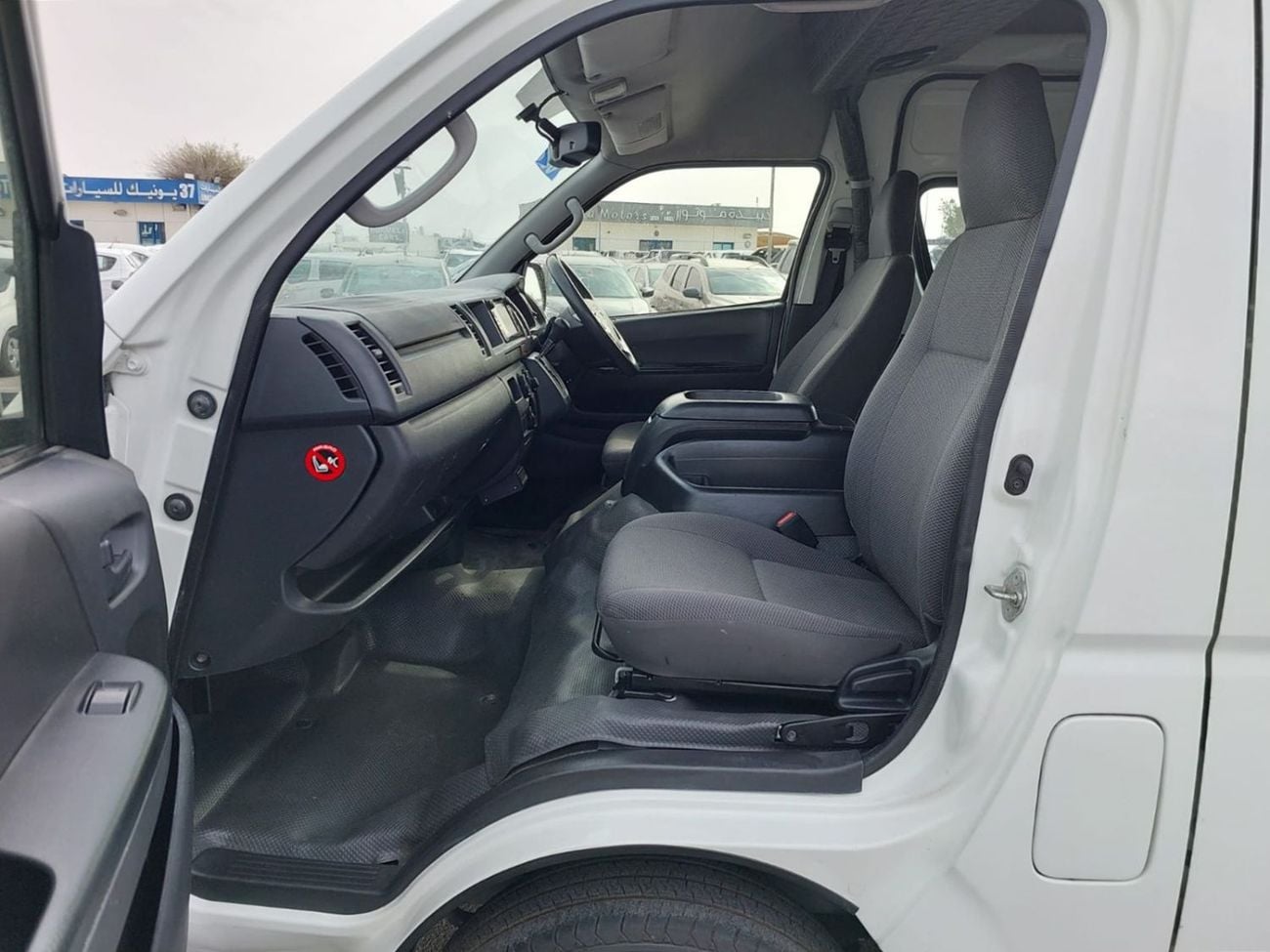 تويوتا هاياس (RAMADAN OFFER) TOYOTA HIACE COMMUTER VAN RHD 2018 MODEL 3.0 L DIESEL AUTOMATIC(PM21528)