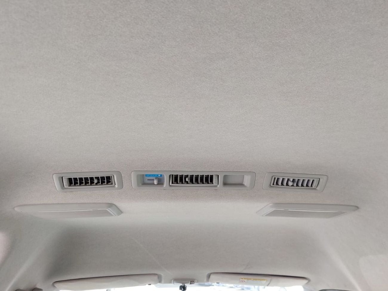 تويوتا هاياس (RAMADAN OFFER) TOYOTA HIACE COMMUTER VAN RHD 2018 MODEL 3.0 L DIESEL AUTOMATIC(PM36021)