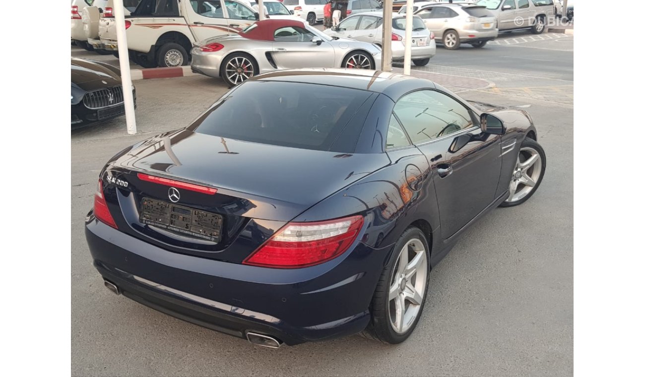 Mercedes-Benz SLK 200 model 2015 Gcc full service full option low mileage 70thousand only car one ow