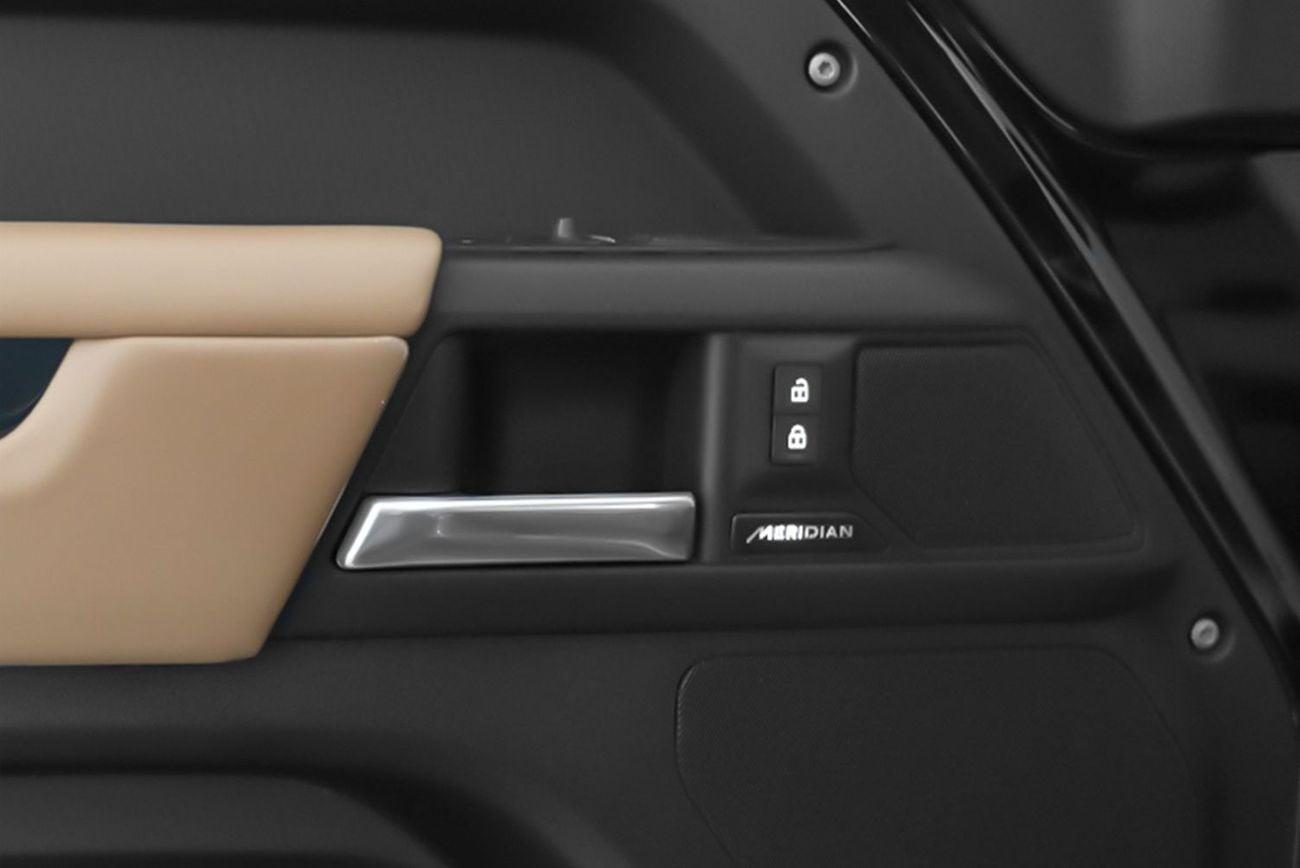 لاند روفر ديفندر P300 110 X-Dynamic SE 2.0L (5 Seater)