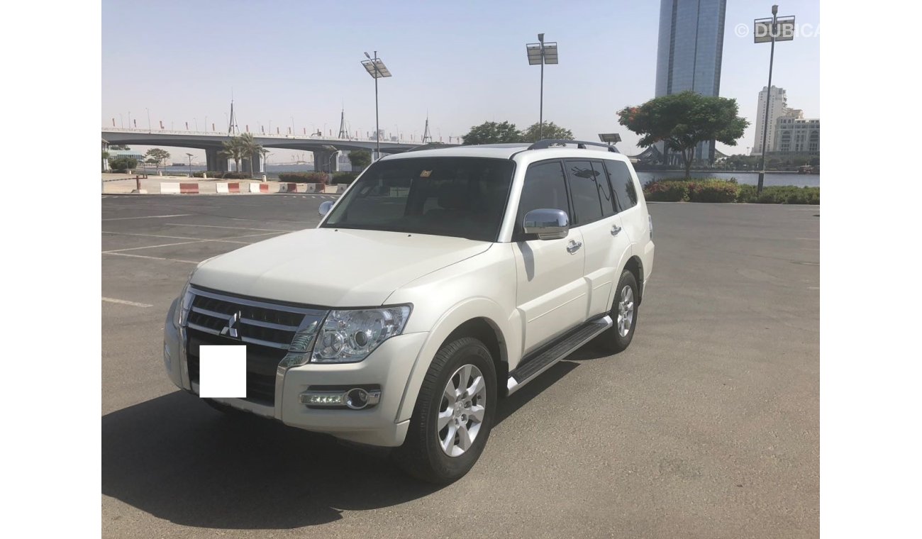 Mitsubishi Pajero GCC EMI 1030X60 , 0% DOWN PAYMENT,MINT CONDITION ,SUNROOF