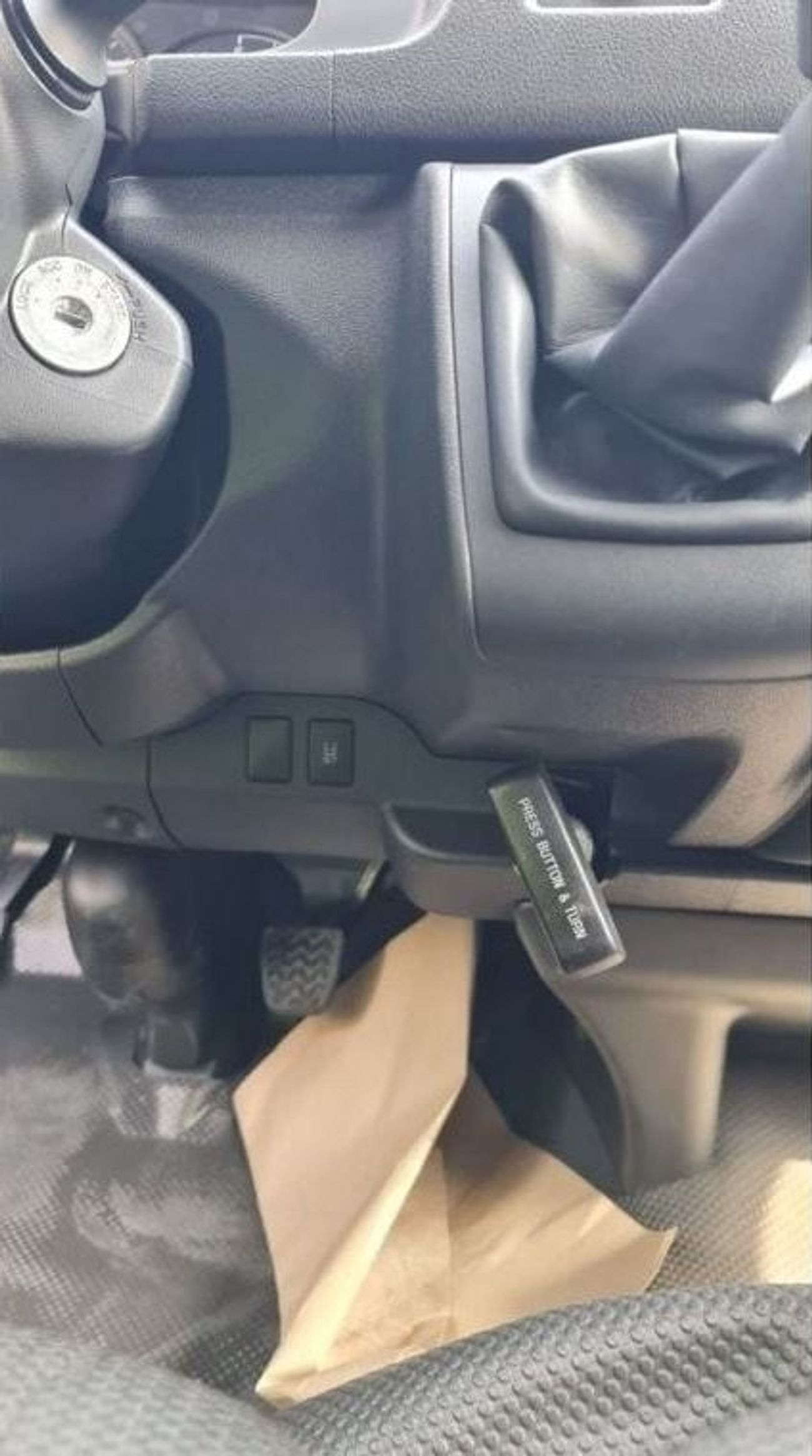 تويوتا هاياس تويوتا هايس 2023 2700 سي سي كارجو سقف عادي بنزين زيرو جيريدوي