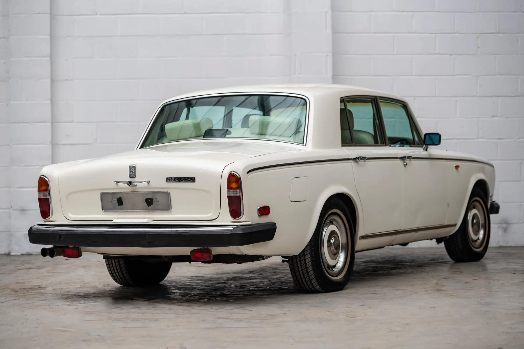 Rolls-Royce Silver Shadow exterior - Rear Left Angled