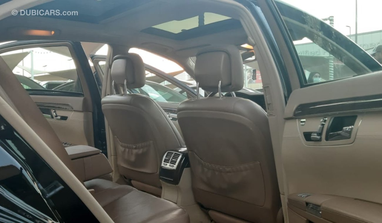 مرسيدس بنز S 350 خليجى - بانوراما - شاشة -كاميراخلفية - أبواب شفط - مرايا كهربائية -رنجات - حساسات - أنوار ضباب