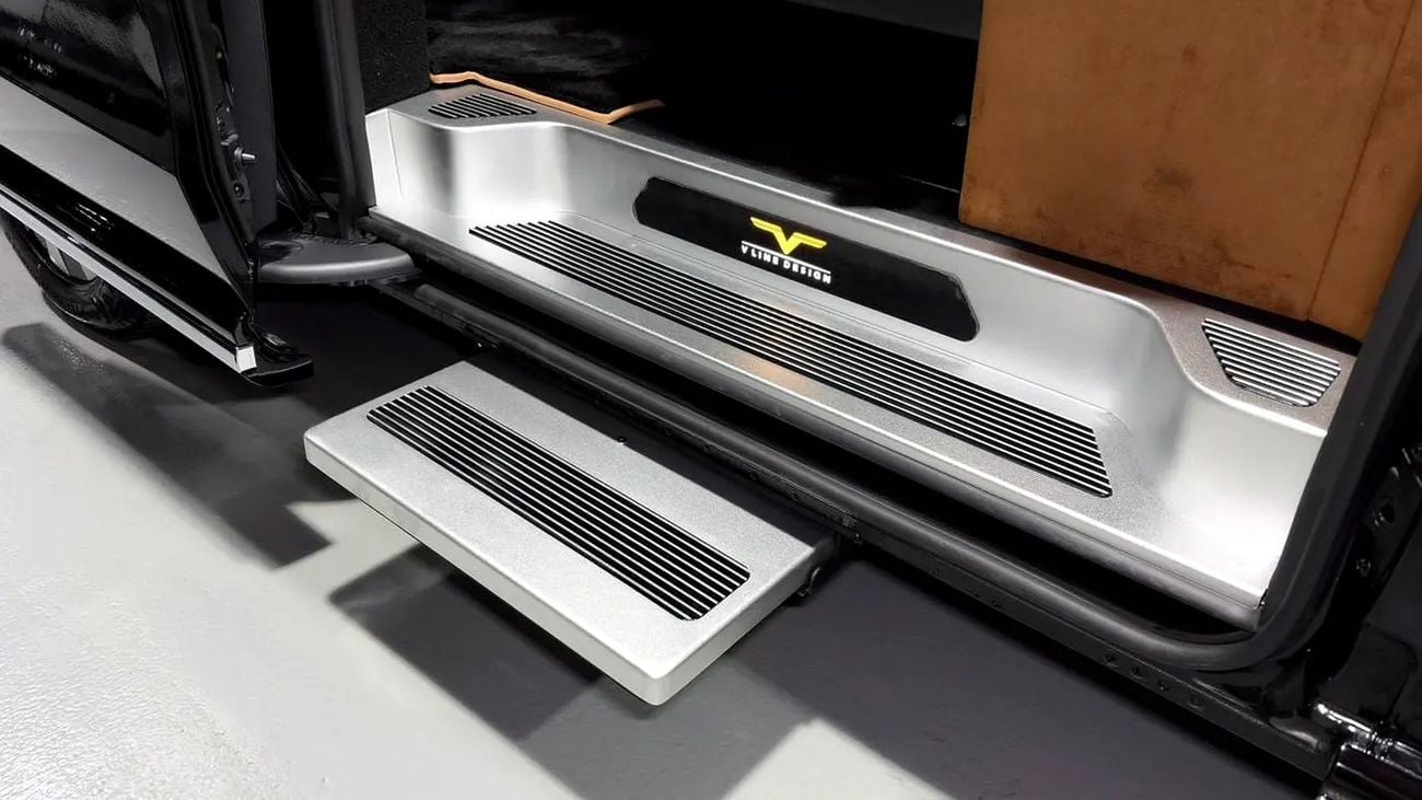 مرسيدس بنز V 300 ARRIVAL MODEL VIP MERCEDES GCC V300 with ADDITIONAL REAR AC - 2 Years Warranty by VLINE