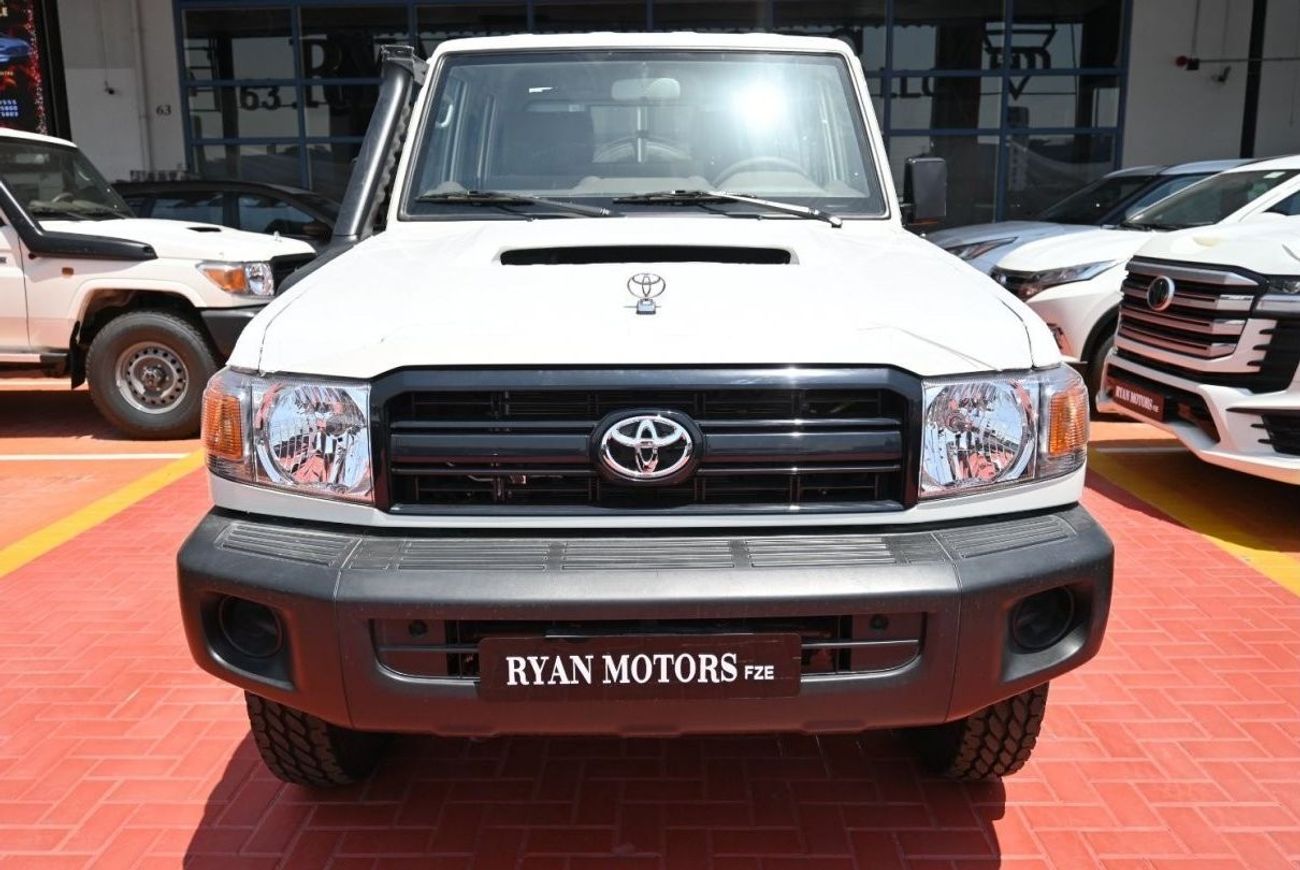 تويوتا لاند كروزر بيك آب تويوتا لاندكروزر (سلسلة 70) 4.5 لتر ديزل، بيك اب، دفع رباعي، 4 ابواب، ناقل حركة يدوي، قفل اطار، كابي