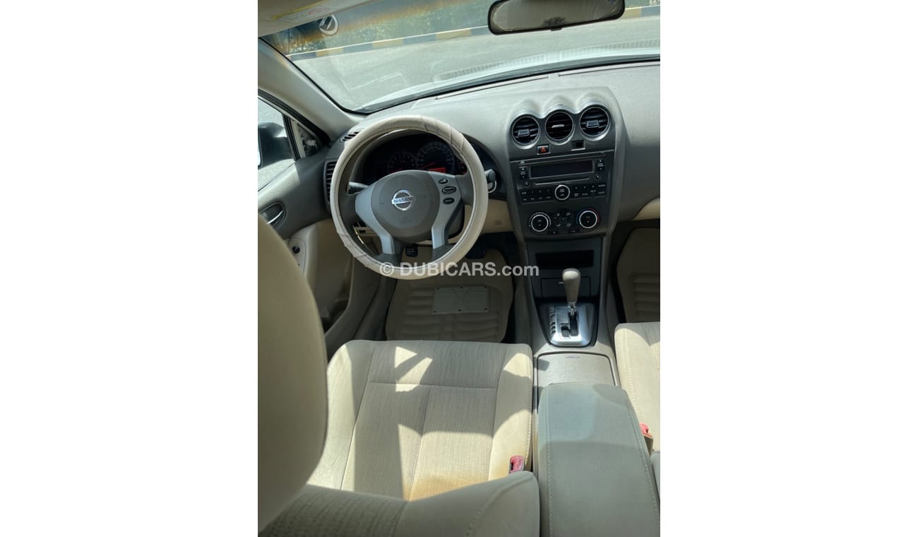 Nissan Altima Nissan Altima model 2012    ( GCC_ SPEC) VERY GOOD CONDITION