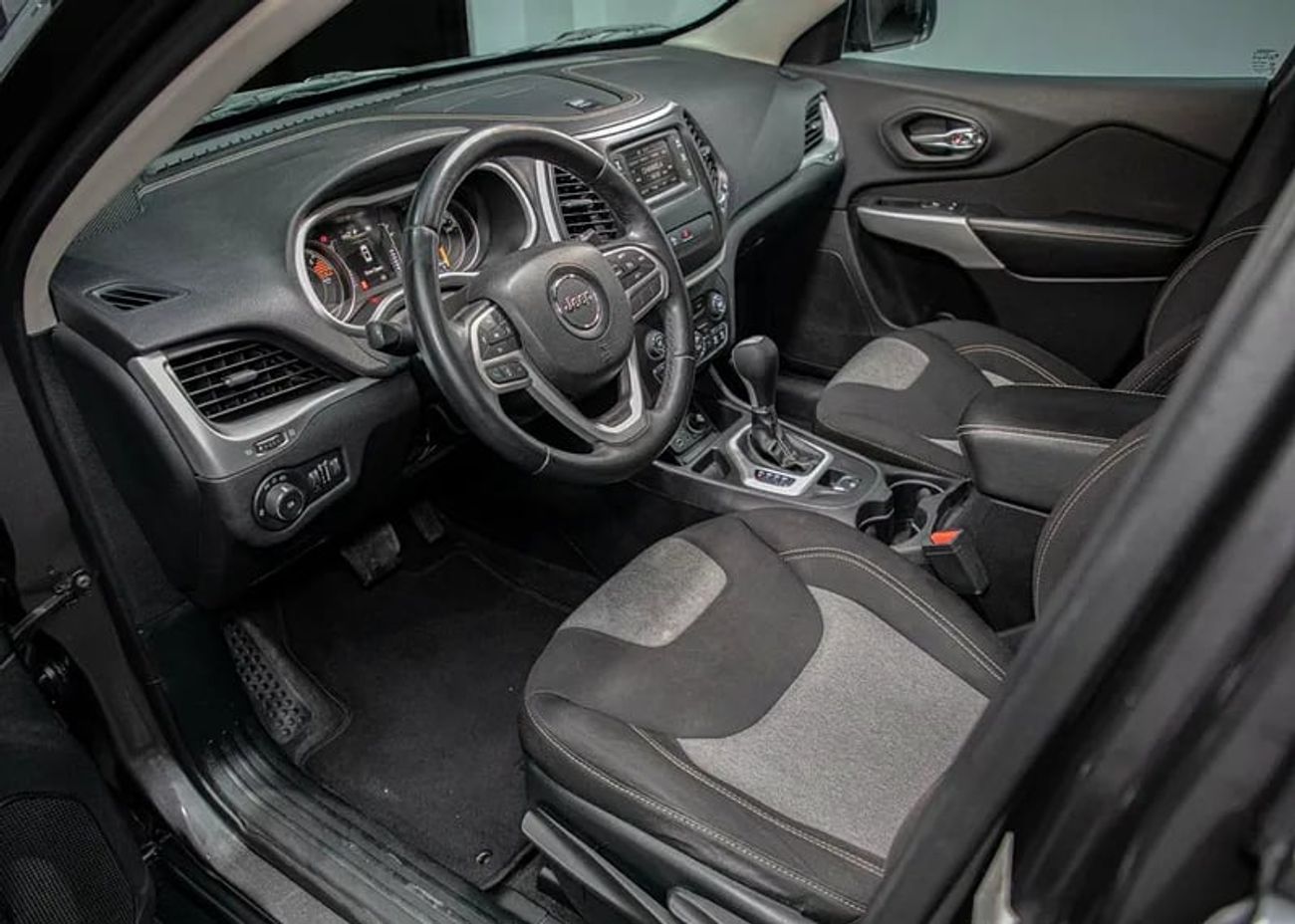 جيب شيروكي Sport 2.4L