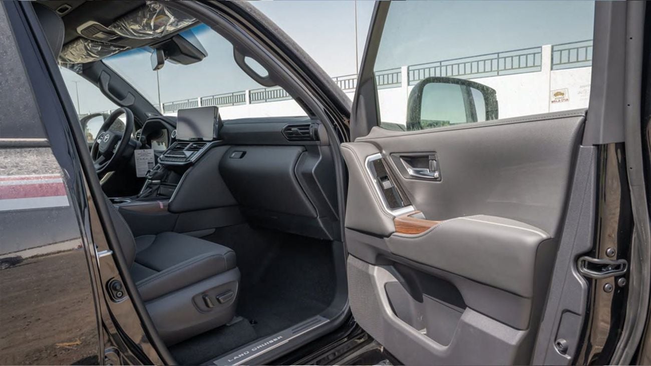 Toyota Land Cruiser TOYOTA LC300 3.5L TT PETROL GXR-HI 2025 GCC