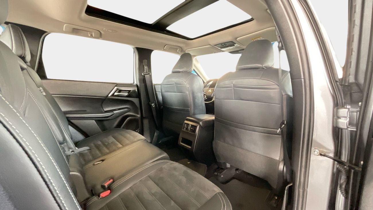 ميتسوبيشي آوتلاندر GLS HIGHLINE 2.5 GLX AUTO 4WD 7SEAT HL SRF | شامل الضمان | 0 ﺪﻔﻋﺓ ﺃﻮﻟﻯ