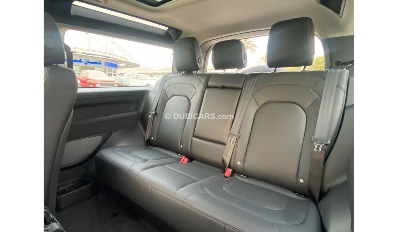 Land Rover Defender GCC SPE C UNDER WARRANTY AND SERVICE