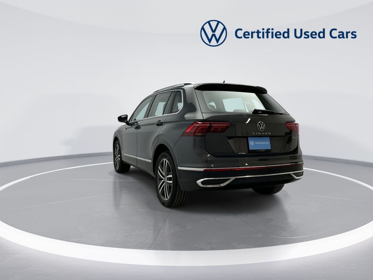 فولكس واجن تيجوان ELEGANCE 2.0L | Panoramic Sunroof with Leather Seats | VW Certified | GCC Specs | Showroom Co
