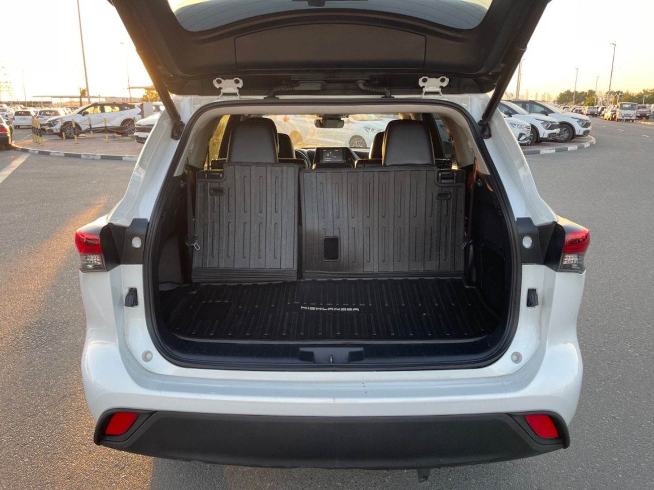 Toyota Highlander 2022 TOYOTA HIGHLANDER XLE HYBRID FULL OPTIONS IMPORTED FROM USA