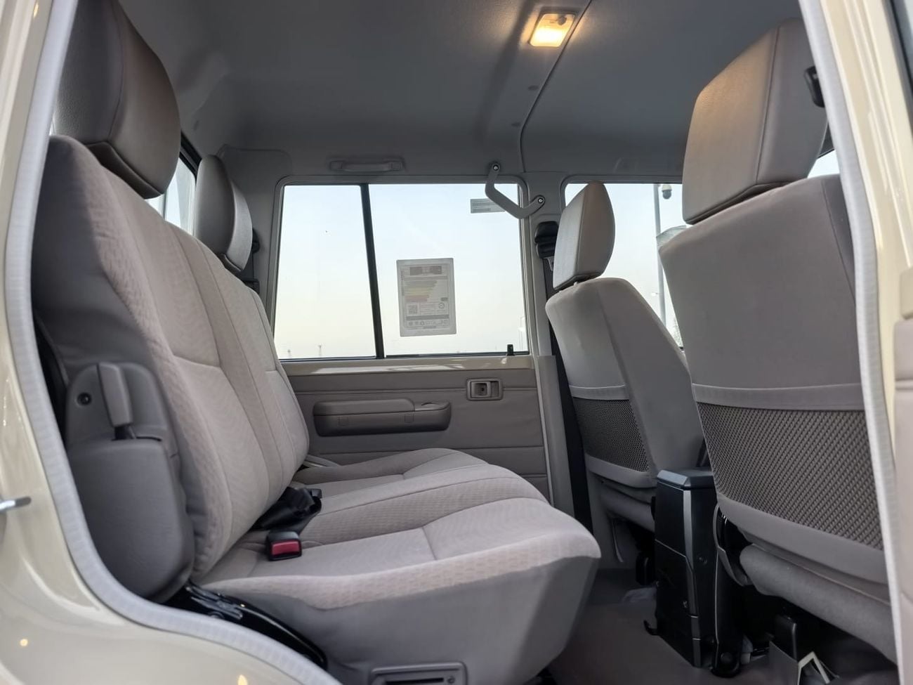 تويوتا لاند كروزر بيك آب TOYOTA LAND CRUISER 79 D/CAB 4.0L PETEOL AUTOMATIC TRANSMISSION WITH DIFF LOCK,POWER WINDOW