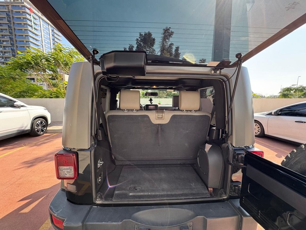 Jeep Wrangler Sahara 3.6L A/T