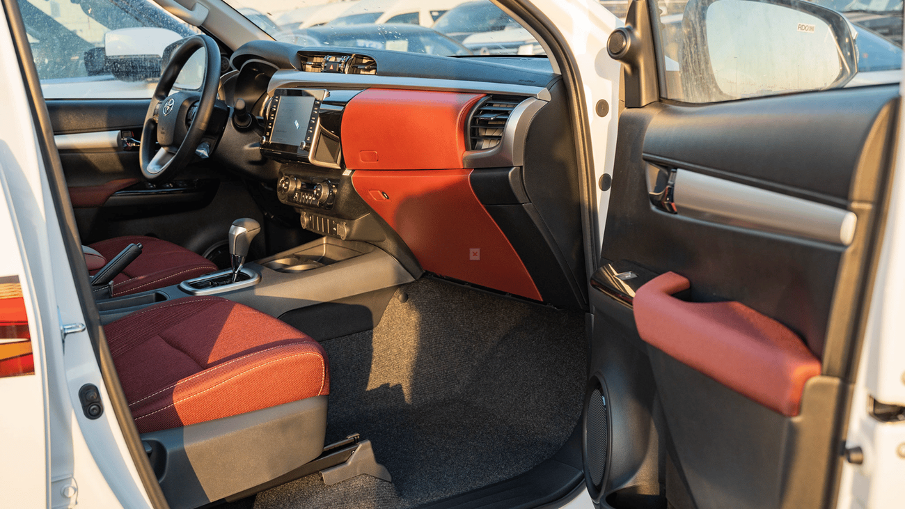 Toyota Hilux ECTCGA004 – 2025 Toyota Hilux Double Cab Pick Up - GLXS – 2.7L Petrol Auto 4wd - White with Red Inte