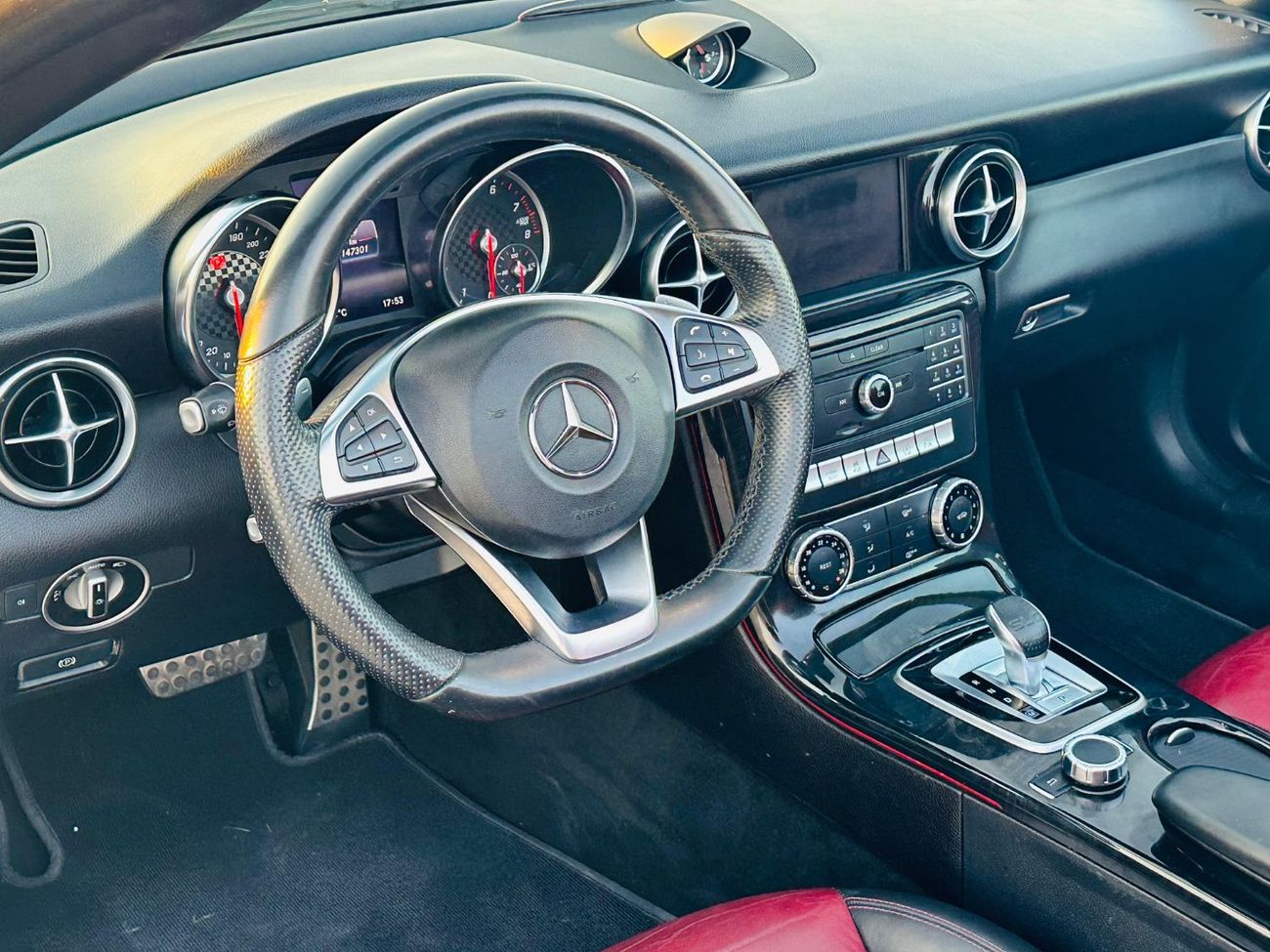 Mercedes-Benz SLC 200 Std 2.0L