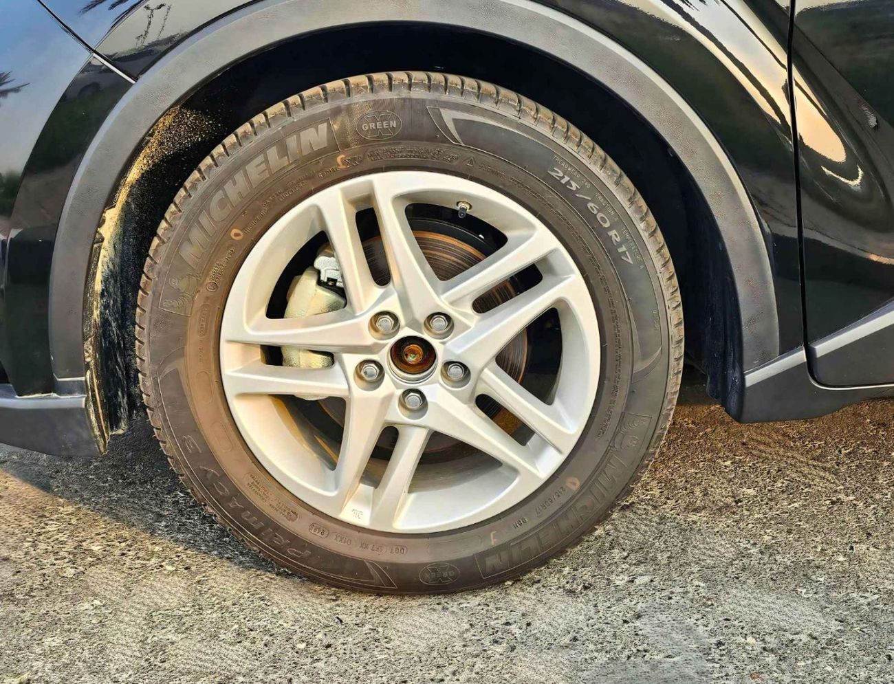 تويوتا CHR LUXURY / DUAL TONE / 1.8L HYBRID / PUSH START / LEATHER SEATS / FULL OPTION / CODE#68013