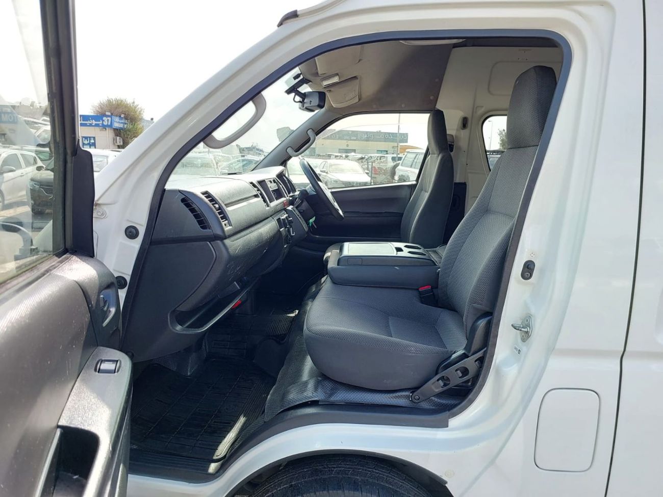 تويوتا هاياس TOYOTA HIACE VAN RHD 2015 MODEL 3.0 L DIESEL AUTOMATIC(PM15731)