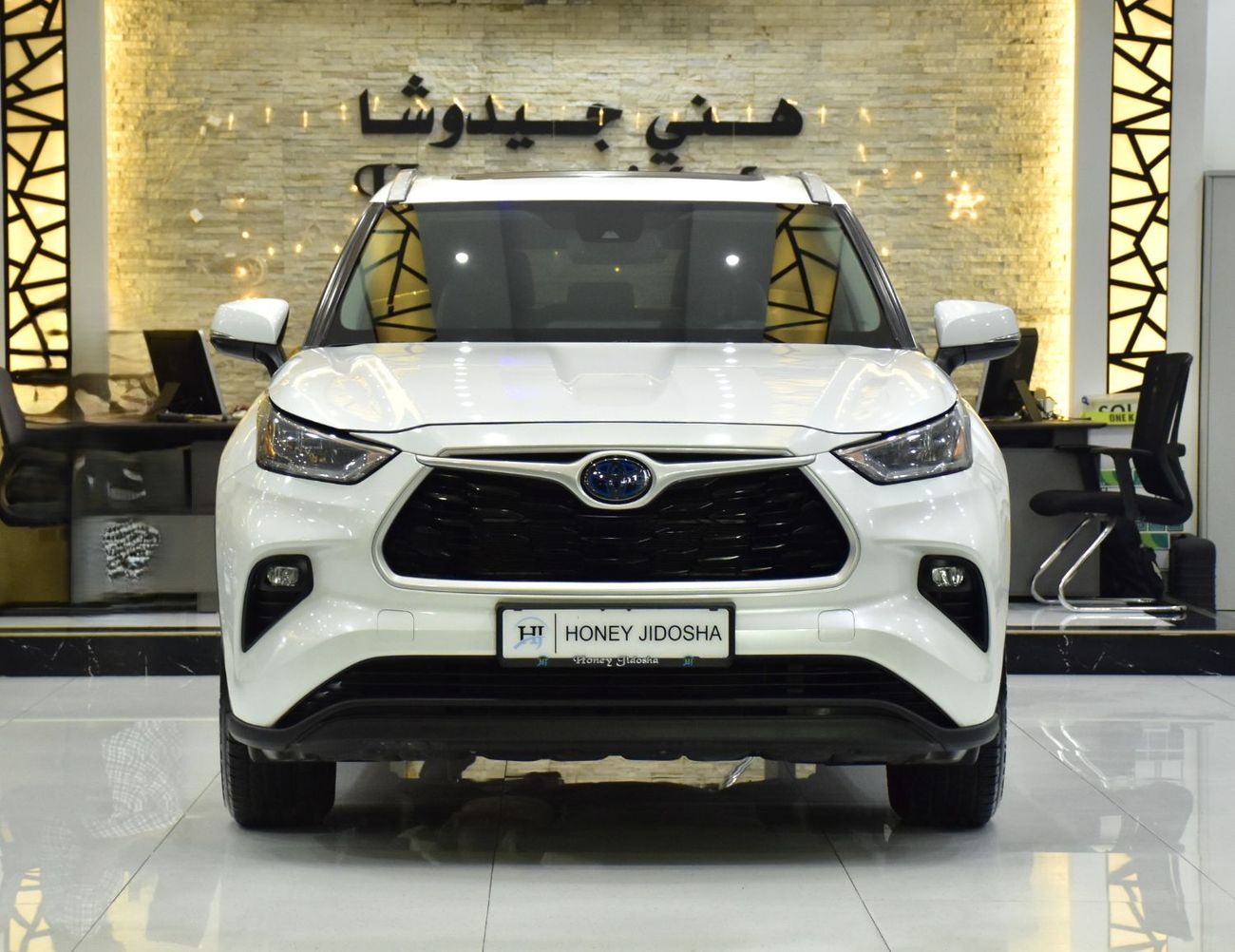 تويوتا هايلاندر EXCELLENT DEAL for our Toyota Highlander Hybrid GLE ( 2023 Model ) in White Color GCC Specs