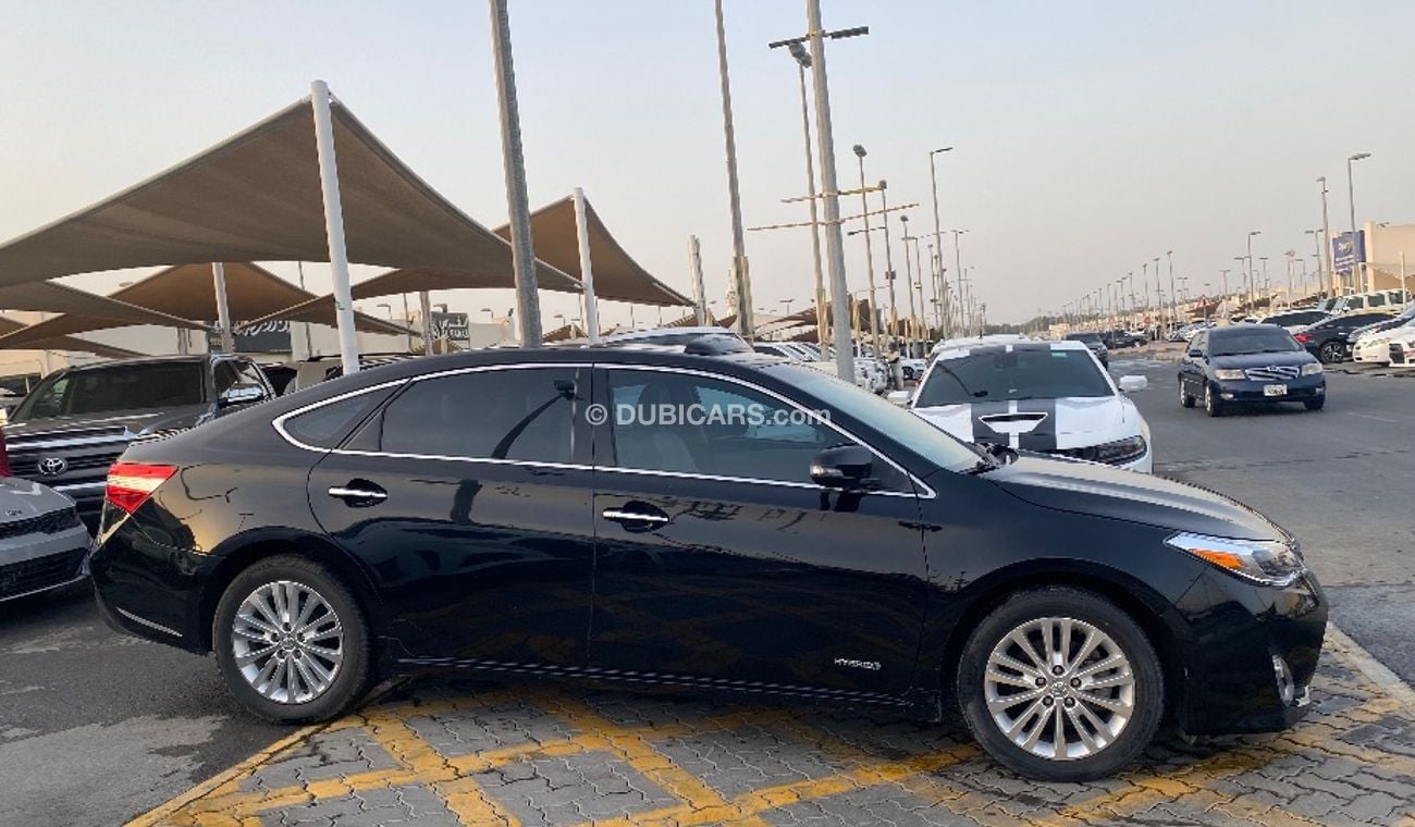 Used Toyota Avalon Hybrid 2015 for sale in Sharjah 650751