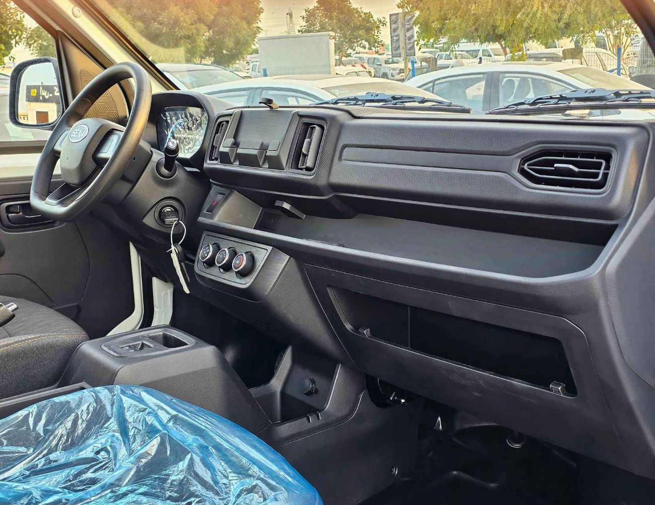 Sinogold سينا EV300 CARGO (NON GCC) CARGO ELECTRIC || DUAL CHRAGING PORT / REAR CAMERA / REAR PARKING SENSOR (CODE #  SEVCR25)