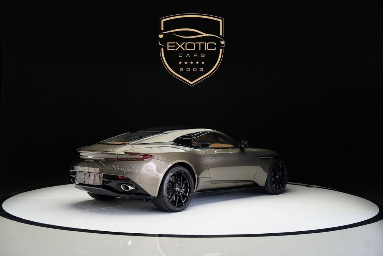 أستون مارتن DB11 Std 4.0L