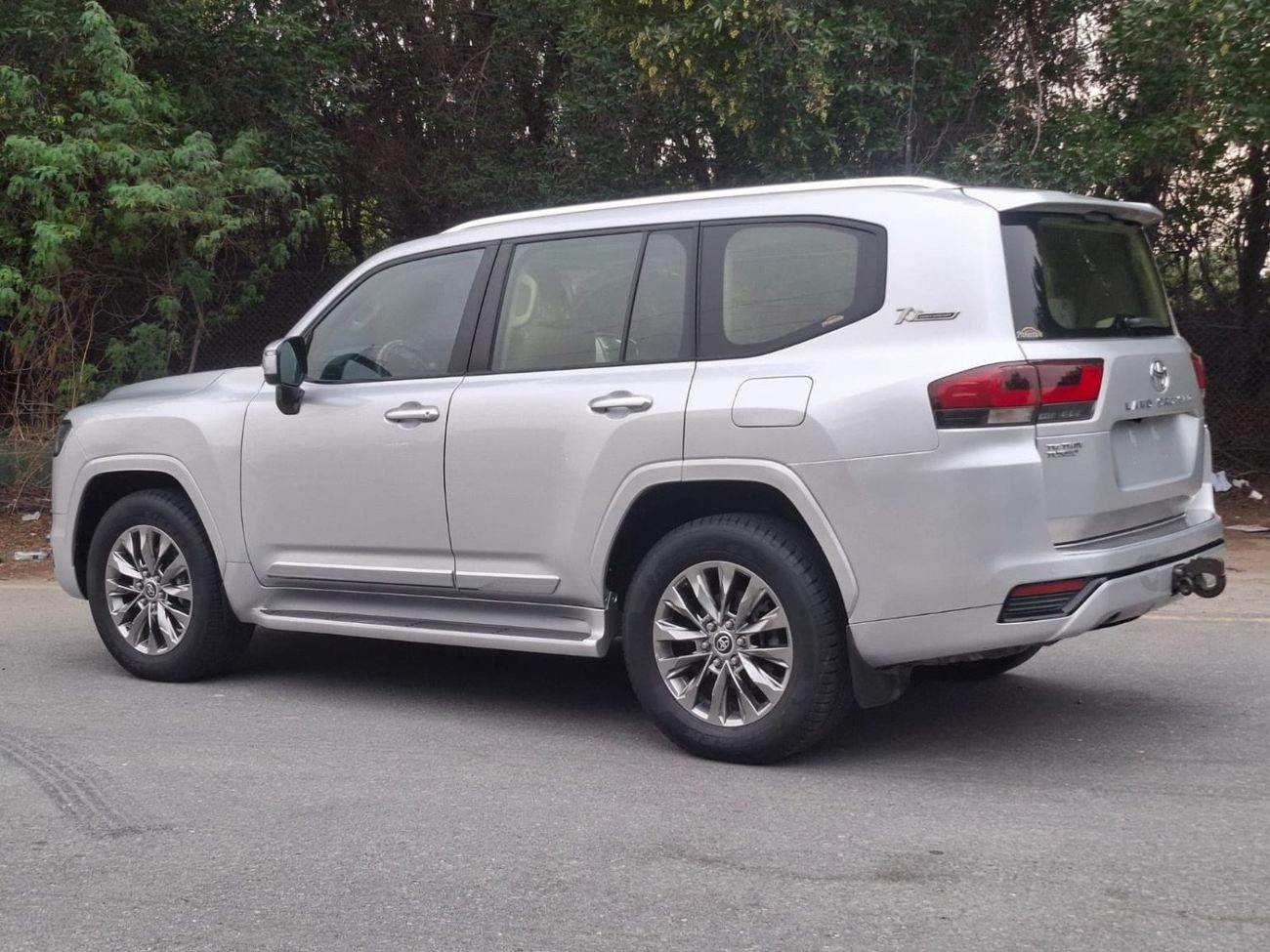 Toyota Land Cruiser 2022 MODEL DIESEL ENGINE GXR Twin Turbo  LC300 V6 Full Option Very Clean And Perfect Condition